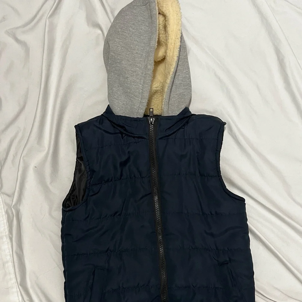 Tahari Boy Vest Size 6/7 Navy Blue Full Zip Pockets Hoodie Jacket - Picture 2 of 6